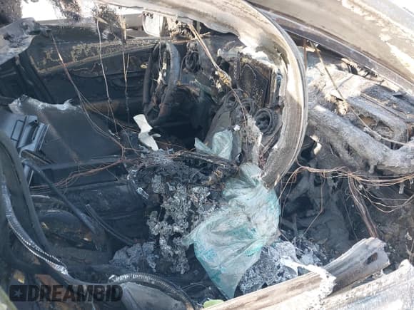 ✅ 2015 Mercedes-Benz C 63 S AMG • VIN: 55SWF8HB5FU079722 • Lot: 42017399. Listed on IAAI with Not provided. Free auction sales archive from the USA and detailed vehicle history report at DreamBid. Image 5.