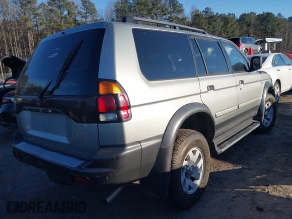 ✅ 2001 Mitsubishi Montero Sport XLS • VIN: JA4LS31H21P063147 • Lot: 41367823. Wystawiony na IAAI z przebiegiem 189 373 mil. Bezpłatny archiwum sprzedaży aukcyjnych z USA i szczegółowy raport historii pojazdu na DreamBid. Zdjęcie 4.