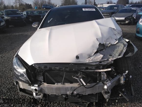 ✅ 2017 Mercedes-Benz C 63 S AMG • VIN: 55SWF8HB6HU188032 • Lot: 82704544. Wystawiony na Copart z przebiegiem 68 176 mil. Bezpłatny archiwum sprzedaży aukcyjnych z USA i szczegółowy raport historii pojazdu na DreamBid. Zdjęcie 5.