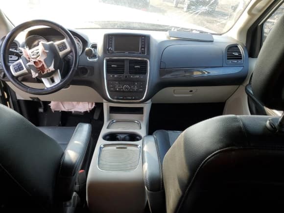 ✅ 2019 Dodge Grand Caravan Crew • VIN: 2C4RDGDG9KR601119 • Lot: 68412885. Wystawiony na Copart z przebiegiem Nie podano. Bezpłatny archiwum sprzedaży aukcyjnych z USA i szczegółowy raport historii pojazdu na DreamBid. Zdjęcie 8.