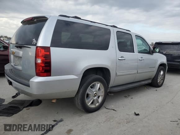 ✅ 2013 Chevrolet Suburban LT • VIN: 1GNSKJE72DR122642 • Lot: 83018794. Wystawiony na Copart z przebiegiem 217 066 mil. Bezpłatny archiwum sprzedaży aukcyjnych z USA i szczegółowy raport historii pojazdu na DreamBid. Zdjęcie 3.