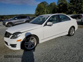 ✅ 2014 Mercedes-Benz C 250 Sport • VIN: WDDGF4HB1EG224845 • Lot: 82366245. Wystawiony na Copart z przebiegiem 114 830 mil. Bezpłatny archiwum sprzedaży aukcyjnych z USA i szczegółowy raport historii pojazdu na DreamBid. Zdjęcie 1.