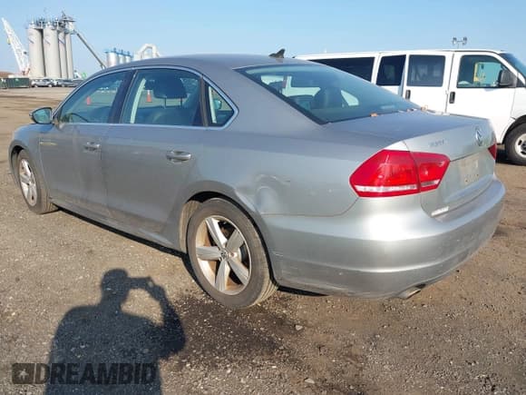 ✅ 2012 Volkswagen Passat SE • VIN: 1VWBP7A32CC053028 • Лот: 43249842. Опубликован ранее на IAAI с пробегом 141 063 миль. Бесплатный доступ к архиву аукционных продаж из США и подробный отчёт об истории автомобиля на DreamBid. Изображение 3.