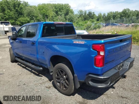✅ 2022 Chevrolet Silverado 1500 LT Trail Boss • VIN: 3GCUDFETXNG581439 • Lot: 61172525. Wystawiony na Copart z przebiegiem 56 687 mil. Bezpłatny archiwum sprzedaży aukcyjnych z USA i szczegółowy raport historii pojazdu na DreamBid. Zdjęcie 2.
