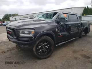 2019 Ram 1500 Rebel z VIN 1C6SRFLT2KN569288, wystawiony jako Copart lot #69744745 z przebiegiem Nie podano mil oraz Szkoda całkowita • Salvage title. Historia ofert i sprzedaży dostępna na DreamBid. Obrazek 1.