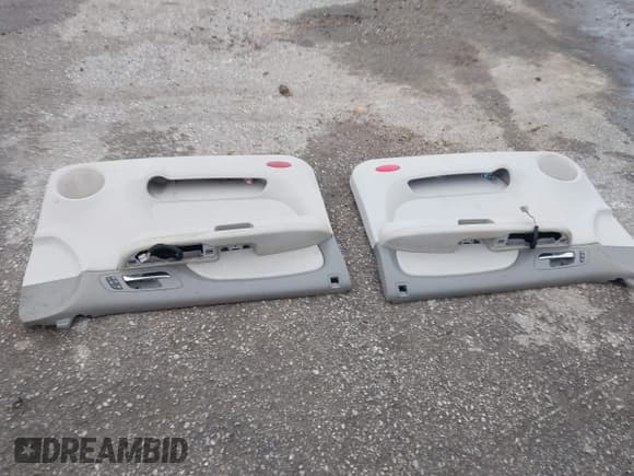 ✅ 2009 Chevrolet Tahoe LTZ • VIN: 1GNFC33089R294164 • Lot: 43839729. Wystawiony na IAAI z przebiegiem 253 292 mil. Bezpłatny archiwum sprzedaży aukcyjnych z USA i szczegółowy raport historii pojazdu na DreamBid. Zdjęcie 12.