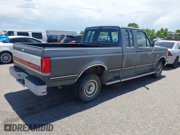 ✅ 1989 Ford F-150 • VIN: 1FTEX14N7KKB70604 • Lot: 42640819. Wystawiony na IAAI z przebiegiem 13 553 mil. Bezpłatny archiwum sprzedaży aukcyjnych z USA i szczegółowy raport historii pojazdu na DreamBid. Zdjęcie 4.