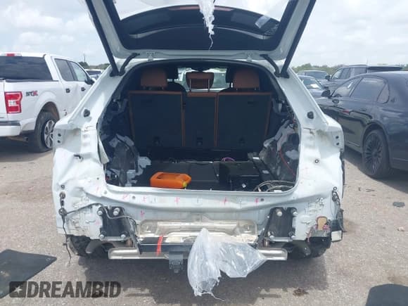 ✅ 2019 Audi Q8 Premium Plus • VIN: WA1BVAF13KD008308 • Lot: 42633072. Wystawiony na IAAI z przebiegiem 61 511 mil. Bezpłatny archiwum sprzedaży aukcyjnych z USA i szczegółowy raport historii pojazdu na DreamBid. Zdjęcie 17.