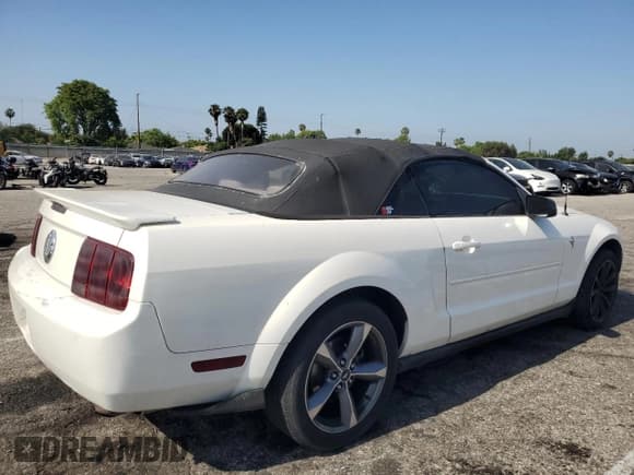 ✅ 2007 Ford Mustang Deluxe • VIN: 1ZVFT84NX75272930 • Lot: 61072165. Listed on Copart with 137,513 mi. Free auction sales archive from the USA and detailed vehicle history report at DreamBid. Image 3.