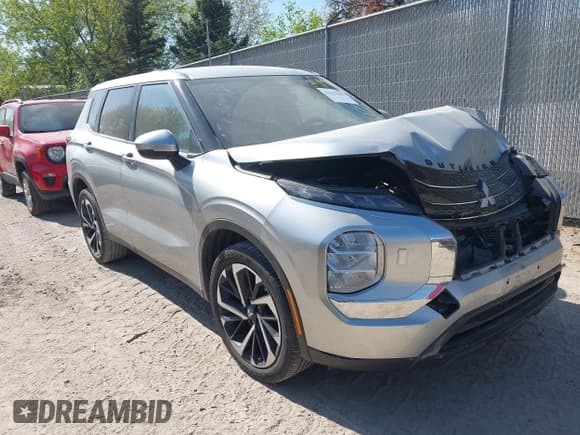 ✅ 2022 Mitsubishi Outlander ES • VIN: JA4J4TA88NZ032612 • Лот: 42232147. Опубликован ранее на IAAI с пробегом 96 562 миль. Бесплатный доступ к архиву аукционных продаж из США и подробный отчёт об истории автомобиля на DreamBid. Изображение 1.