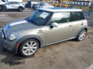✅ 2009 MINI Hardtop S • VIN: WMWMF73529TT99485 • Лот: 43543003. Опубликован ранее на IAAI с пробегом 101 131 миль. Бесплатный доступ к архиву аукционных продаж из США и подробный отчёт об истории автомобиля на DreamBid. Изображение 2.