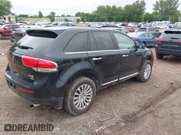 ✅ 2013 Lincoln MKX • VIN: 2LMDJ8JK0DBL20646 • Lot: 42806388. Wystawiony na IAAI z przebiegiem 186 753 mil. Bezpłatny archiwum sprzedaży aukcyjnych z USA i szczegółowy raport historii pojazdu na DreamBid. Zdjęcie 4.