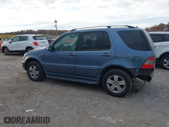 ✅ 2005 Mercedes-Benz M 350 • VIN: 4JGAB57E55A551762 • Lot: 40800022. Listed on IAAI with 174,828 mi. Free auction sales archive from the USA and detailed vehicle history report at DreamBid. Image 14.