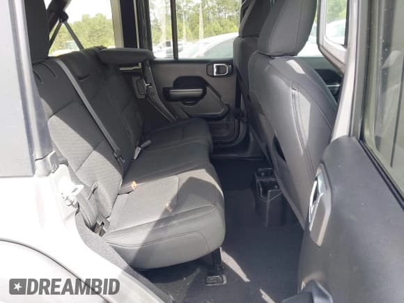 ✅ 2021 Jeep Wrangler Unlimited Sport S • VIN: 1C4HJXDG1MW594522 • Lot: 41715891. Wystawiony na IAAI z przebiegiem 88 821 mil. Bezpłatny archiwum sprzedaży aukcyjnych z USA i szczegółowy raport historii pojazdu na DreamBid. Zdjęcie 8.