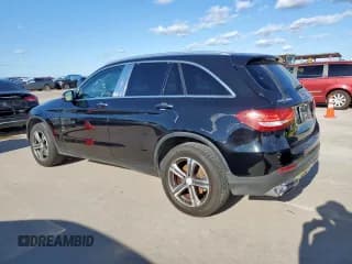 ✅ 2016 Mercedes-Benz GLC 300 • VIN: WDC0G4KB8GF092896 • Лот: 90092115. Опубликован ранее на Copart с пробегом 165 209 миль. Бесплатный доступ к архиву аукционных продаж из США и подробный отчёт об истории автомобиля на DreamBid. Изображение 2.