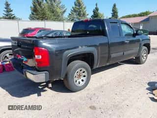 2007 Chevrolet Silverado 1500 1LT z VIN 2GCEK19C571721786, wystawiony jako IAAI lot #43408022 z przebiegiem Nie podano mil oraz . Historia ofert i sprzedaży dostępna na DreamBid. Obrazek 4.