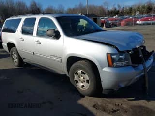 ✅ 2014 Chevrolet Suburban LT • VIN: 1GNSKJE75ER152008 • Lot: 40938852. Listed on IAAI with 210,489 mi. Free auction sales archive from the USA and detailed vehicle history report at DreamBid. Image 1.