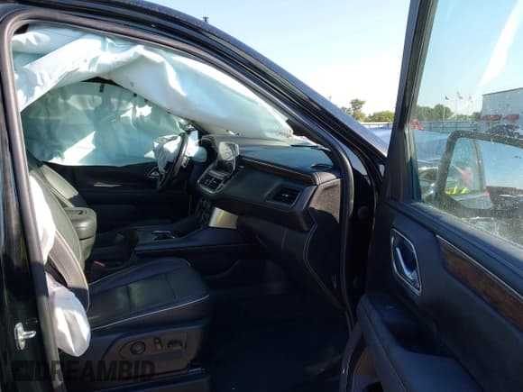 ✅ 2022 Chevrolet Suburban Premier • VIN: 1GNSKFKD3NR142911 • Lot: 42958230. Wystawiony na IAAI z przebiegiem 125 206 mil. Bezpłatny archiwum sprzedaży aukcyjnych z USA i szczegółowy raport historii pojazdu na DreamBid. Zdjęcie 5.