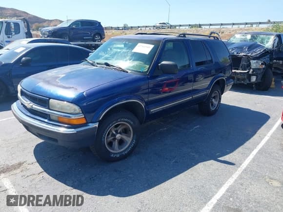 ✅ 1999 Chevrolet Blazer LS • VIN: 1GNCS13W4X2185382 • Lot: 42761545. Wystawiony na IAAI z przebiegiem 212 479 mil. Bezpłatny archiwum sprzedaży aukcyjnych z USA i szczegółowy raport historii pojazdu na DreamBid. Zdjęcie 2.