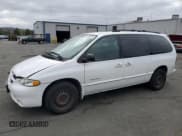 ✅ 2000 Dodge Caravan SE • VIN: 2B4GP44GXYR589372 • Лот: 82296735. Опубликован ранее на Copart с пробегом 276 759 миль. Бесплатный доступ к архиву аукционных продаж из США и подробный отчёт об истории автомобиля на DreamBid. Изображение 1.