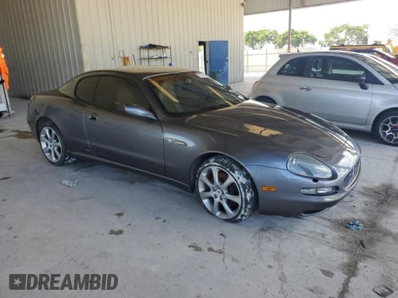 ✅ 2004 Maserati Coupe • VIN: ZAMBC38A940011479 • Lot: 76714584. Wystawiony na Copart z przebiegiem 58 185 mil. Bezpłatny archiwum sprzedaży aukcyjnych z USA i szczegółowy raport historii pojazdu na DreamBid. Zdjęcie 4.