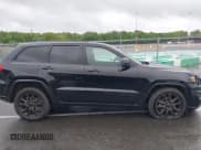 ✅ 2018 Jeep Grand Cherokee Altitude • VIN: 1C4RJEAG1JC430441 • Lot: 42320182. Wystawiony na IAAI z przebiegiem 117 110 mil. Bezpłatny archiwum sprzedaży aukcyjnych z USA i szczegółowy raport historii pojazdu na DreamBid. Zdjęcie 13.