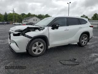 ✅ 2022 Toyota Highlander L • VIN: 5TDCZRBHXNS228442 • Lot: 56255615. Wystawiony na Copart z przebiegiem 39 105 mil. Bezpłatny archiwum sprzedaży aukcyjnych z USA i szczegółowy raport historii pojazdu na DreamBid. Zdjęcie 1.