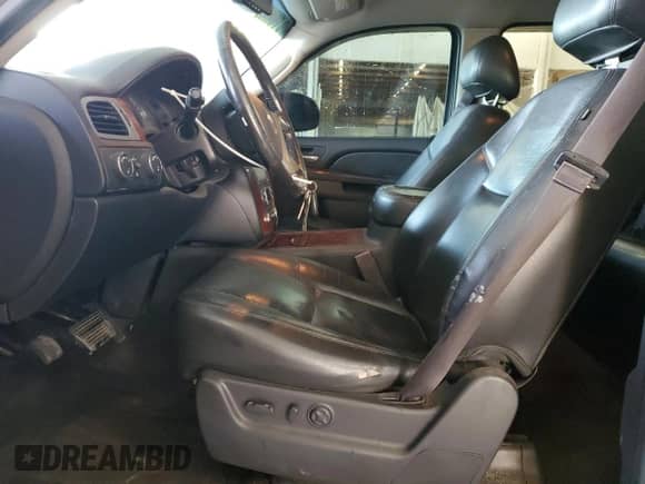 2013 Chevrolet Tahoe LTZ z VIN 1GNSKCE00DR330467, wystawiony jako Copart lot #80821995 z przebiegiem 294 372 mil mil oraz Szkoda całkowita • Salvage title. Historia ofert i sprzedaży dostępna na DreamBid. Obrazek 7.