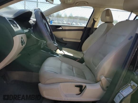 ✅ 2011 Volkswagen Jetta SE • VIN: 3VWDX7AJ0BM349184 • Lot: 49709535. Listed on Copart with 231,832 mi. Free auction sales archive from the USA and detailed vehicle history report at DreamBid. Image 7.