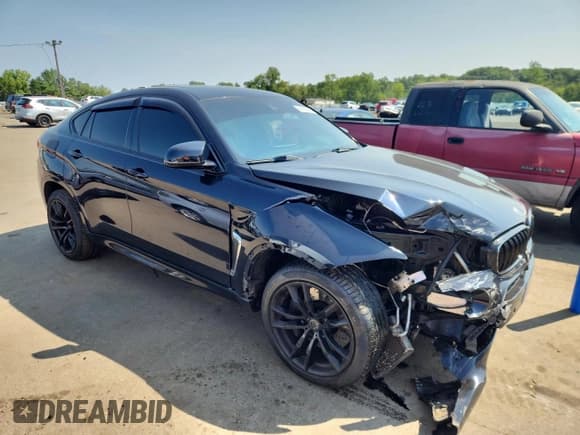 ✅ 2015 BMW X6 M • VIN: 5YMKW8C5XF0G93689 • Lot: 65748045. Wystawiony na Copart z przebiegiem 82 352 mil. Bezpłatny archiwum sprzedaży aukcyjnych z USA i szczegółowy raport historii pojazdu na DreamBid. Zdjęcie 4.