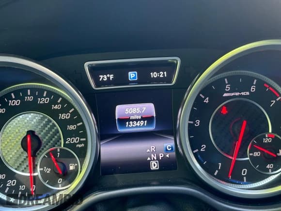 ✅ 2016 Mercedes-Benz GLE 63 AMG • VIN: 4JGDA7EB2GA639529 • Lot: 55481955. Wystawiony na Copart z przebiegiem 133 491 mil. Bezpłatny archiwum sprzedaży aukcyjnych z USA i szczegółowy raport historii pojazdu na DreamBid. Zdjęcie 8.