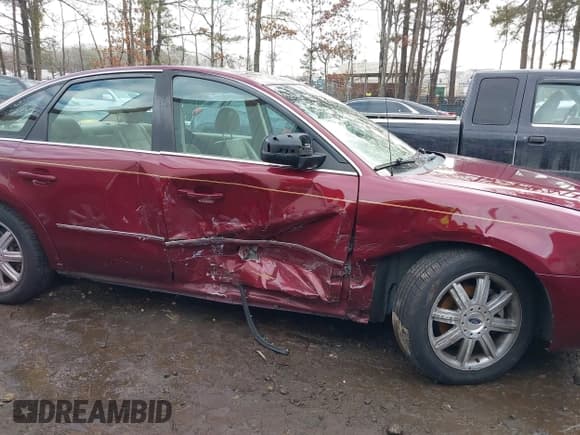 ✅ 2005 Ford Five Hundred Limited • VIN: 1FAFP25155G129701 • Lot: 41402097. Listed on IAAI with 86,264 mi. Free auction sales archive from the USA and detailed vehicle history report at DreamBid. Image 6.