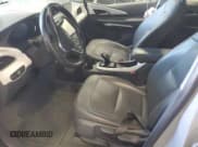 ✅ 2021 Chevrolet Bolt EV Premier • VIN: 1G1FZ6S06M4106959 • Lot: 55981405. Wystawiony na Copart z przebiegiem Nie podano. Bezpłatny archiwum sprzedaży aukcyjnych z USA i szczegółowy raport historii pojazdu na DreamBid. Zdjęcie 7.