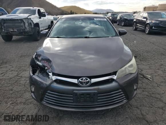 2015 Toyota Camry LE z VIN 4T4BF1FK4FR504317, wystawiony jako Copart lot #87439785 z przebiegiem 102 390 mil mil oraz Szkoda całkowita • Salvage title. Historia ofert i sprzedaży dostępna na DreamBid. Obrazek 5.