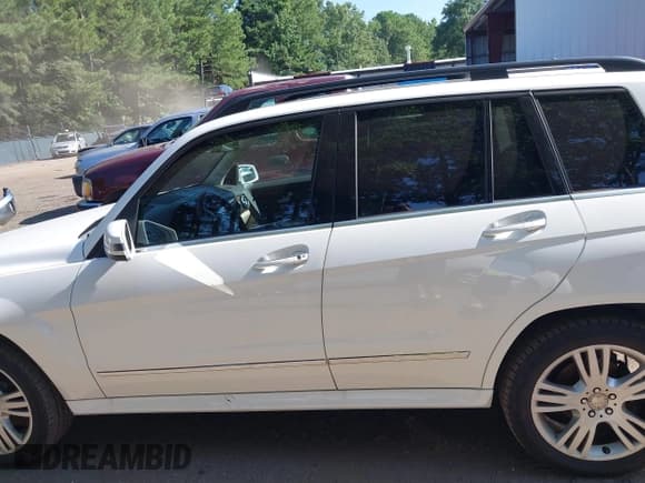 ✅ 2015 Mercedes-Benz GLK 350 • VIN: WDCGG8JB4FG438376 • Lot: 42802311. Wystawiony na IAAI z przebiegiem 90 866 mil. Bezpłatny archiwum sprzedaży aukcyjnych z USA i szczegółowy raport historii pojazdu na DreamBid. Zdjęcie 14.