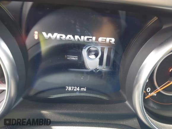 ✅ 2020 Jeep Wrangler Unlimited Sport S • VIN: 1C4HJXDG0LW201902 • Lot: 42372191. Wystawiony na IAAI z przebiegiem 78 724 mil. Bezpłatny archiwum sprzedaży aukcyjnych z USA i szczegółowy raport historii pojazdu na DreamBid. Zdjęcie 7.