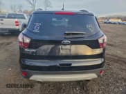 ✅ 2018 Ford Escape SE • VIN: 1FMCU9GD3JUC25422 • Lot: 95835625. Wystawiony na Copart z przebiegiem 93 399 mil. Bezpłatny archiwum sprzedaży aukcyjnych z USA i szczegółowy raport historii pojazdu na DreamBid. Zdjęcie 6.