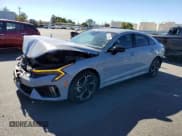 ✅ 2025 Kia K5 GT-Line • VIN: KNAG64J71S5385202 • Лот: 87291985. Опубликован ранее на Copart с пробегом 11 180 миль. Бесплатный доступ к архиву аукционных продаж из США и подробный отчёт об истории автомобиля на DreamBid. Изображение 1.