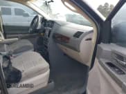 ✅ 2010 Chrysler Town & Country LX • VIN: 2A4RR2D1XAR391221 • Lot: 42355252. Wystawiony na IAAI z przebiegiem 200 178 mil. Bezpłatny archiwum sprzedaży aukcyjnych z USA i szczegółowy raport historii pojazdu na DreamBid. Zdjęcie 5.