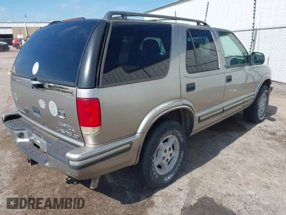 1999 Chevrolet Blazer LT с VIN 1GNDT13W4X2114930, выставлен на аукционе IAAI как лот 42978213 с пробегом 172 767 миль миль и . История ставок и продаж доступна на DreamBid. Изображение 4.