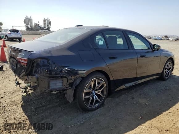 ✅ 2024 BMW i5 eDrive40 • VIN: WBY33FK04RCR21619 • Lot: 71286594. Listed on Copart with 6,270 mi. Free auction sales archive from the USA and detailed vehicle history report at DreamBid. Image 3.