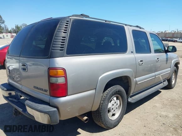 ✅ 2002 Chevrolet Suburban LT • VIN: 1GNEC16T62J218842 • Лот: 42235947. Опубликован ранее на IAAI с пробегом 149 539 миль. Бесплатный доступ к архиву аукционных продаж из США и подробный отчёт об истории автомобиля на DreamBid. Изображение 4.