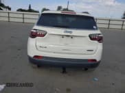 ✅ 2019 Jeep Compass Latitude • VIN: 3C4NJDBB7KT787057 • Lot: 72096515. Wystawiony na Copart z przebiegiem 97 409 mil. Bezpłatny archiwum sprzedaży aukcyjnych z USA i szczegółowy raport historii pojazdu na DreamBid. Zdjęcie 6.