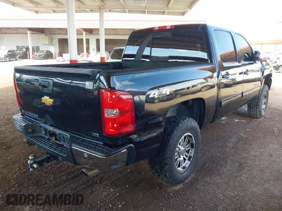 ✅ 2013 Chevrolet Silverado 1500 LTZ • VIN: 3GCPKTE70DG185975 • Lot: 43309759. Wystawiony na IAAI z przebiegiem 194 598 mil. Bezpłatny archiwum sprzedaży aukcyjnych z USA i szczegółowy raport historii pojazdu na DreamBid. Zdjęcie 4.