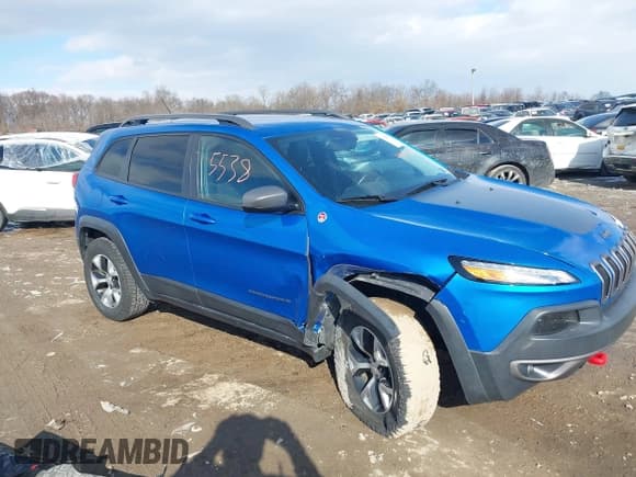 ✅ 2017 Jeep Cherokee Trailhawk • VIN: 1C4PJMBS3HW664741 • Lot: 41445538. Wystawiony na IAAI z przebiegiem 106 054 mil. Bezpłatny archiwum sprzedaży aukcyjnych z USA i szczegółowy raport historii pojazdu na DreamBid. Zdjęcie 1.