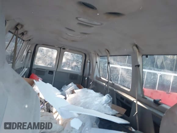 ✅ 2012 Ford Econoline Passenger XL • VIN: 1FBSS3BL1CDA88490 • Lot: 43065870. Wystawiony na IAAI z przebiegiem 133 453 mil. Bezpłatny archiwum sprzedaży aukcyjnych z USA i szczegółowy raport historii pojazdu na DreamBid. Zdjęcie 8.