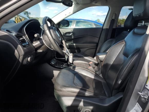 ✅ 2019 Jeep Compass Limited • VIN: 3C4NJCCB3KT675994 • Lot: 81872945. Wystawiony na Copart z przebiegiem 100 522 mil. Bezpłatny archiwum sprzedaży aukcyjnych z USA i szczegółowy raport historii pojazdu na DreamBid. Zdjęcie 7.