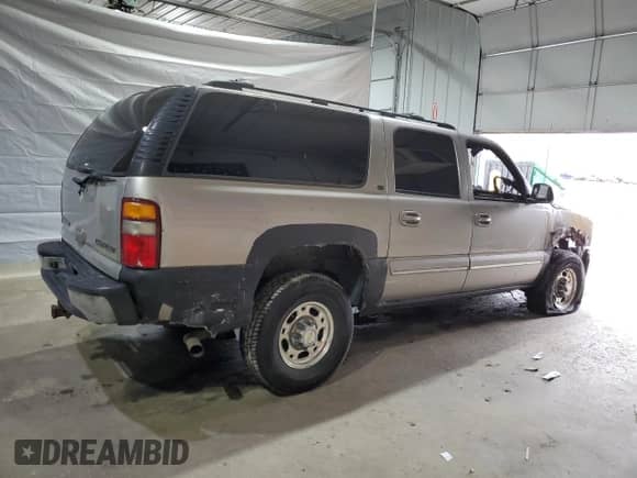 2001 Chevrolet Suburban LT z VIN 3GNGK26G71G219244, wystawiony jako Copart lot #52711915 z przebiegiem Nie podano mil oraz Szkoda całkowita • Salvage title. Historia ofert i sprzedaży dostępna na DreamBid. Obrazek 3.