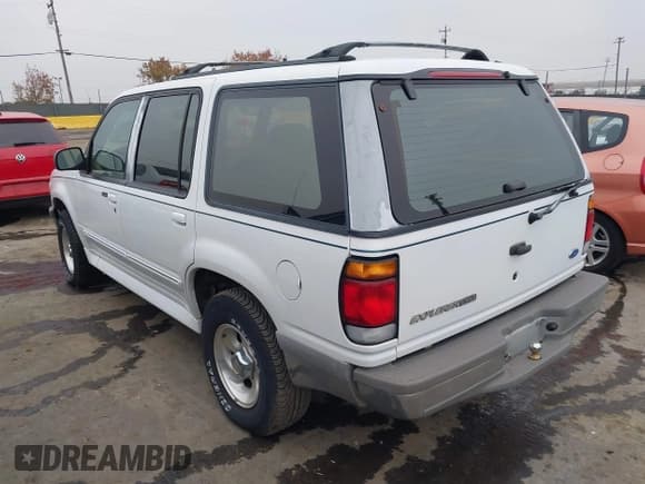✅ 1996 Ford Explorer XL • VIN: 1FMDU32X5TZB79567 • Lot: 43896223. Listed on IAAI with 116,604 mi. Free auction sales archive from the USA and detailed vehicle history report at DreamBid. Image 3.