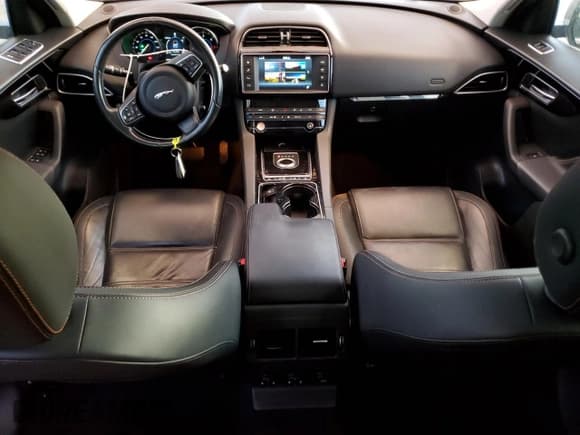 ✅ 2017 Jaguar F-Pace 20d Prestige • VIN: SADCK2BN2HA089818 • Lot: 90332275. Listed on Copart with 92,824 mi. Free auction sales archive from the USA and detailed vehicle history report at DreamBid. Image 8.